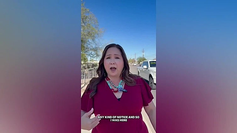 Congresista estadounidense Adelita Grijalva denuncia que le rociaron gas durante un operativo de ICE