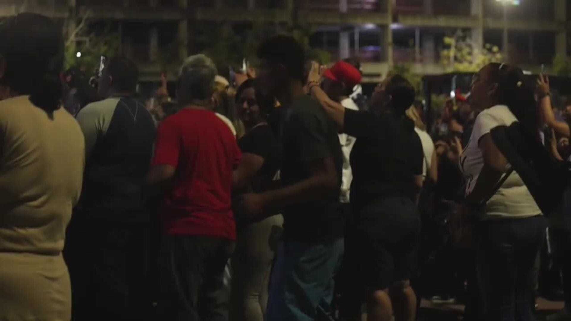 Cientos de feligreses participan en la procesión de la Virgen de Chiquinquirá en Venezuela