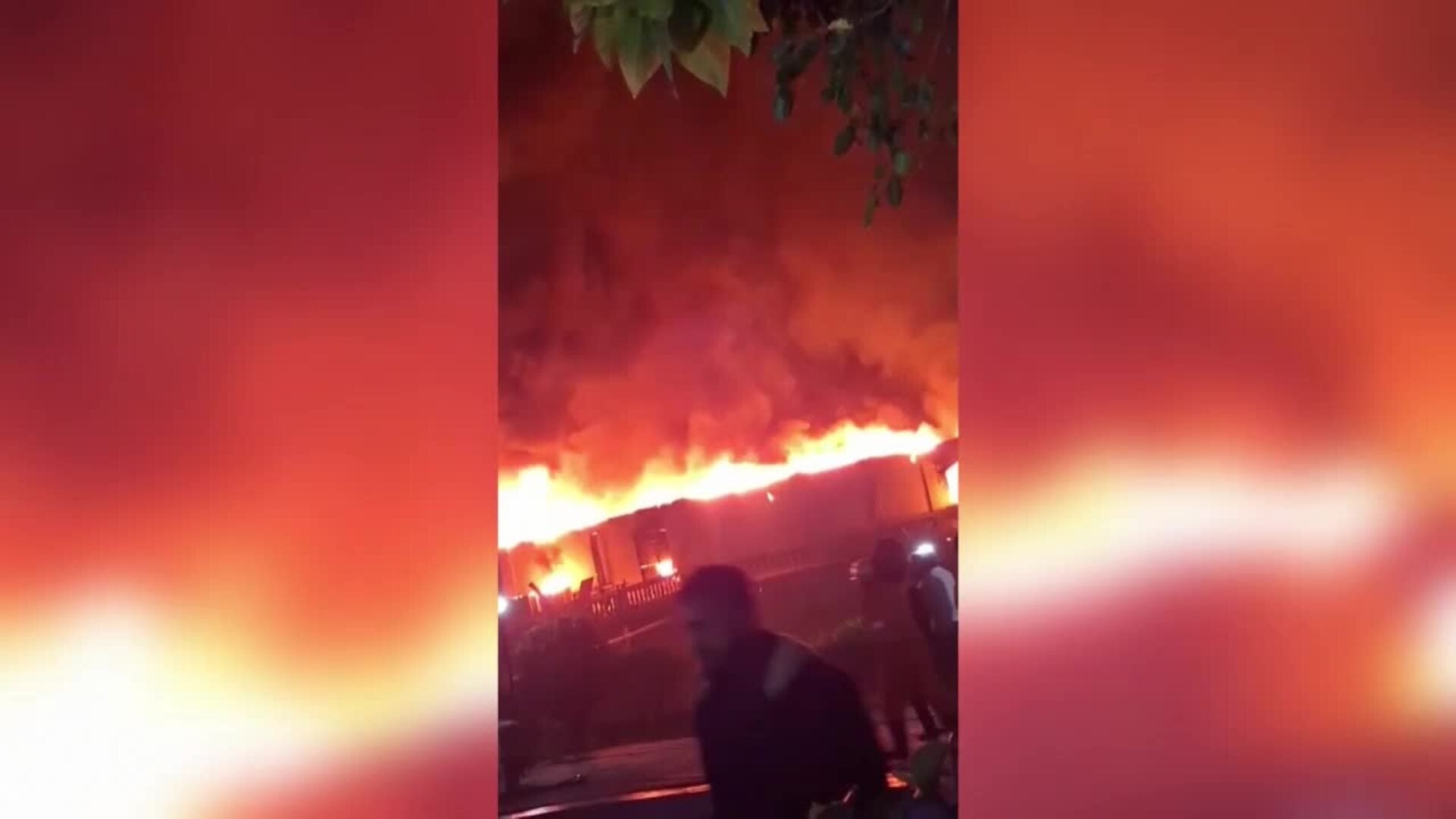 Imágenes del incendio en una discoteca en la India que deja al menos 25 muertos