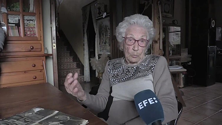 Una centenaria conserva la receta de su abuela con la que se vuelve a fabricar ratafía en Girona