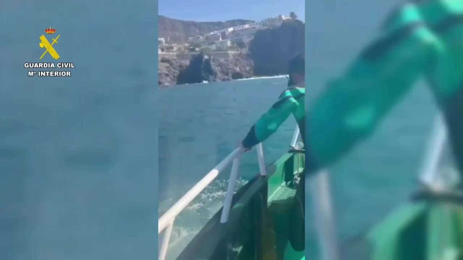 Imágenes del dispositivo de búsqueda de la Guardia Civil en Los Gigantes (Tenerife)