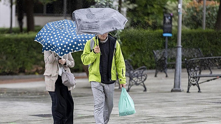 La Aemet avisa a España de la llegada de lluvias y viento: zonas del país afectadas por este nuevo frente
