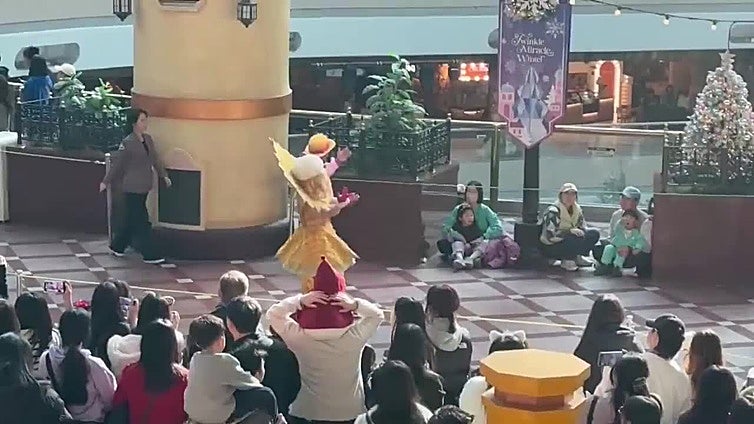 El parque Lotte World de Seúl inaugura la temporada navideña con un desfile