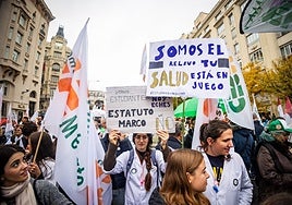 Sanidad da el primer paso para limitar las horas de trabajo de los MIR en plena disputa por el Estatuto Marco