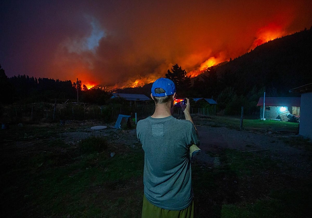 El fuego hace estragos en la Patagonia y deja más de 700 evacuados