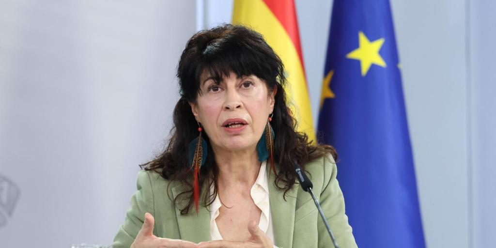 La ministra de Igualdad se reúne con la mujer que denunció a Adolfo ...