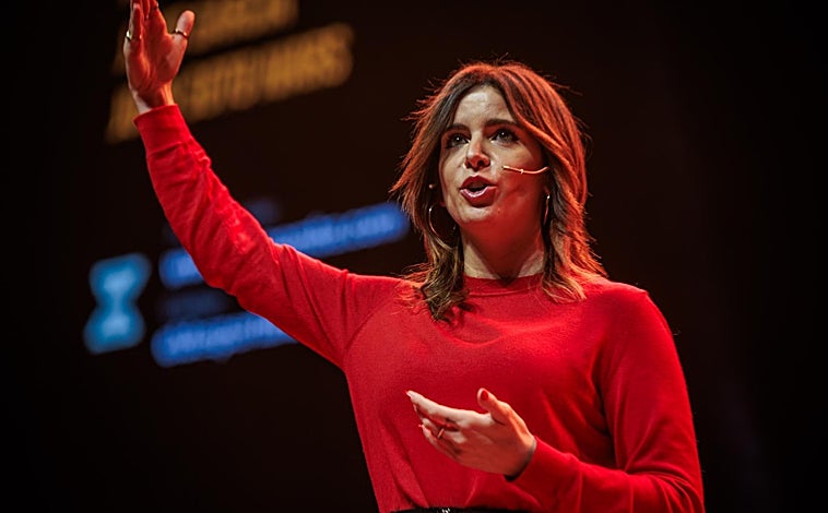 Imagen principal - La periodista y escritora Ana Iris Simón (arriba); el escritor Juan Manuel de Prada (abajo a la izquierda) y el sacerdote francés Jacques Philippe