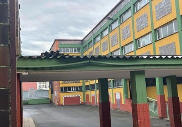 El colegio que avergüenza a Asturias: «Ventanas caídas, 13 grados y cortes eléctricos a diario»