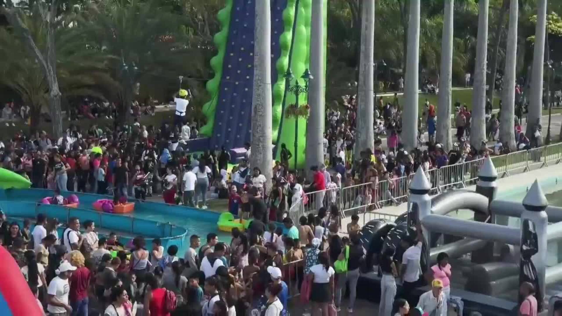 Venezolanos pausan su agitada cotidianidad para celebrar los carnavales