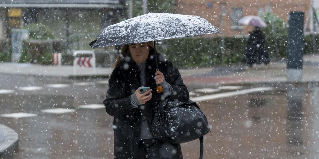La Aemet avisa a España de fuertes lluvias y nieve por la borrasca Pedro: zonas en alerta