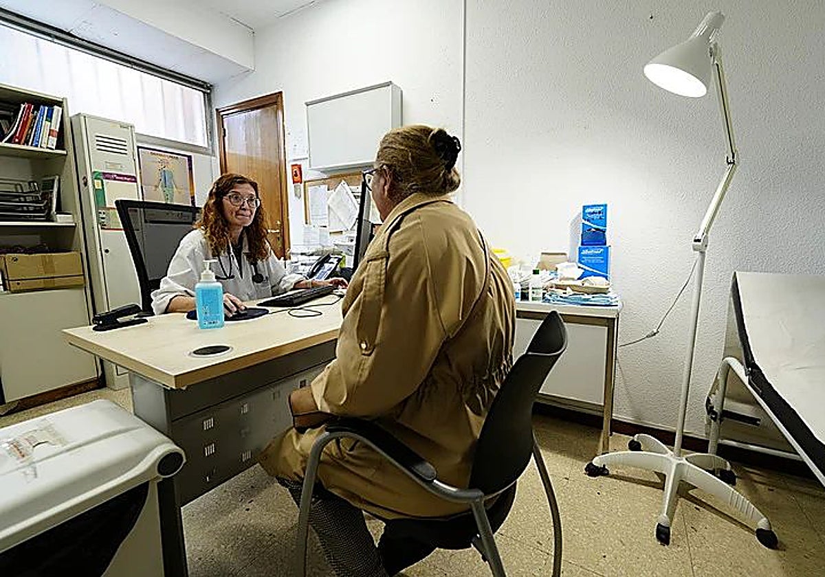 Extremadura y Andalucía premian a los médicos con bajas cortas y Cataluña prevé castigar a los que las alargan