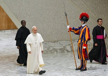 La discreta escuadra de León XIV que le ayuda a gobernar la Iglesia