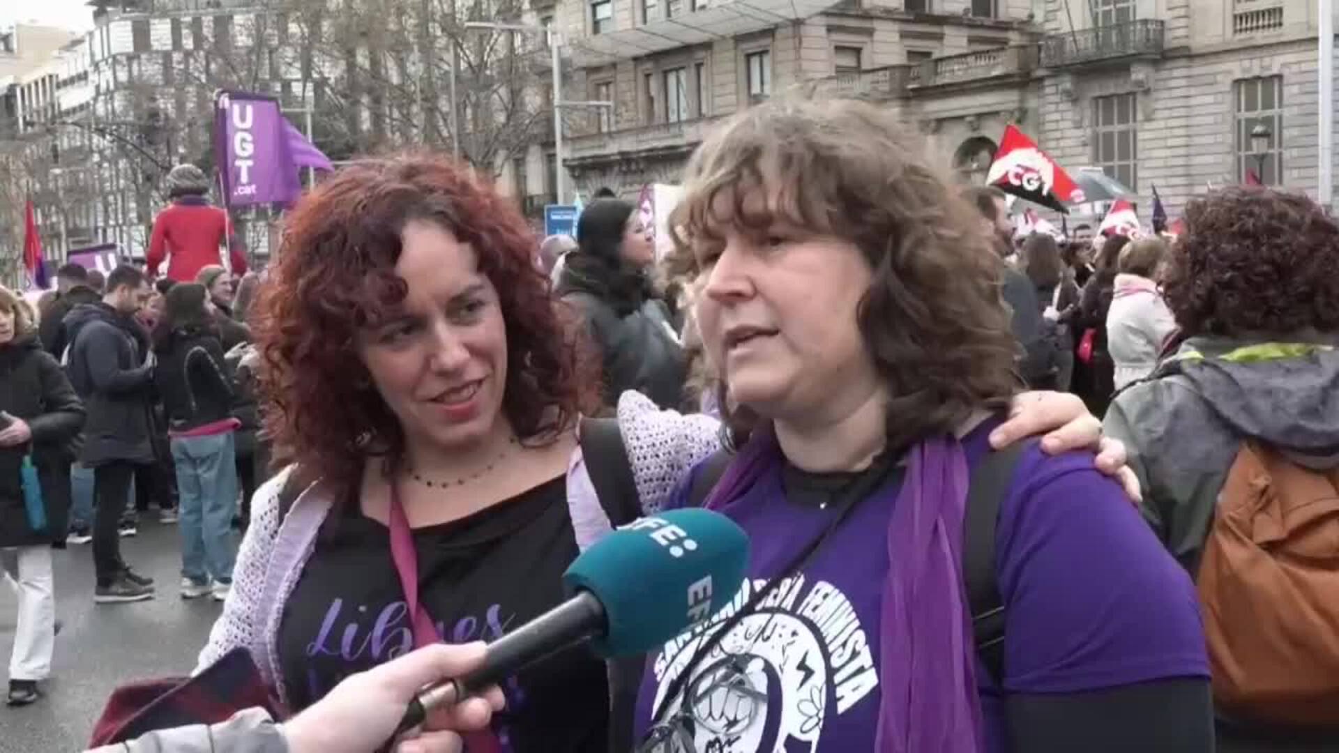 Miles de mujeres se manifiestan en Barcelona este 8M para reivindicar ...