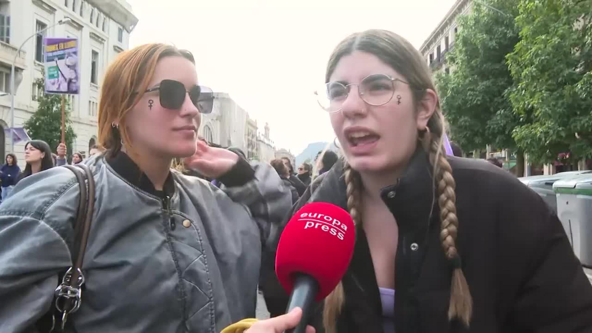 Mujeres de Barcelona salen a las calles para manifestarse en el 8M, Día ...