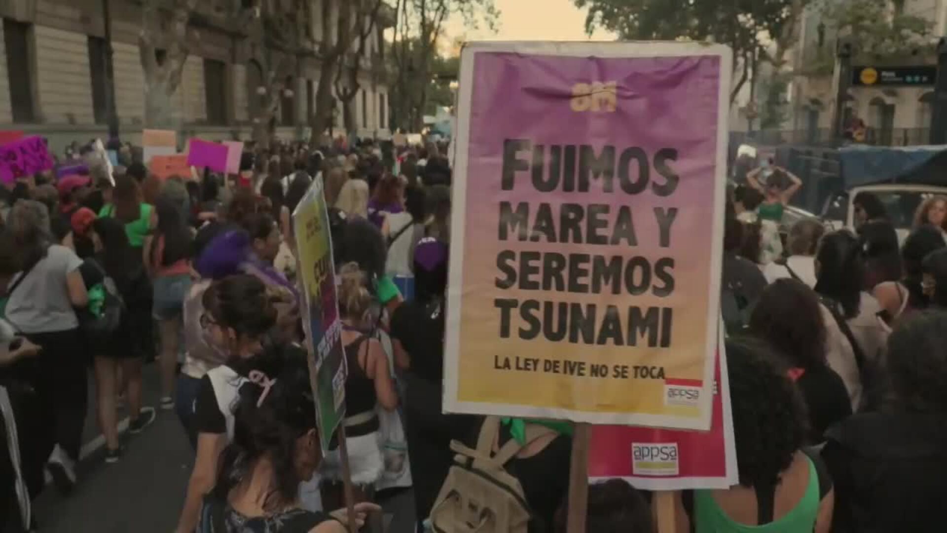 Miles de mujeres marchan en Argentina contra “el ajuste y la política ...