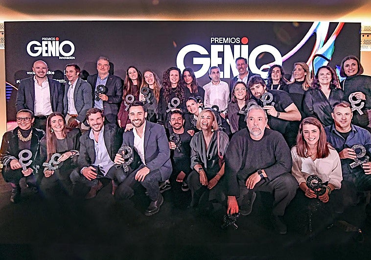 Foto de familia de los premiados