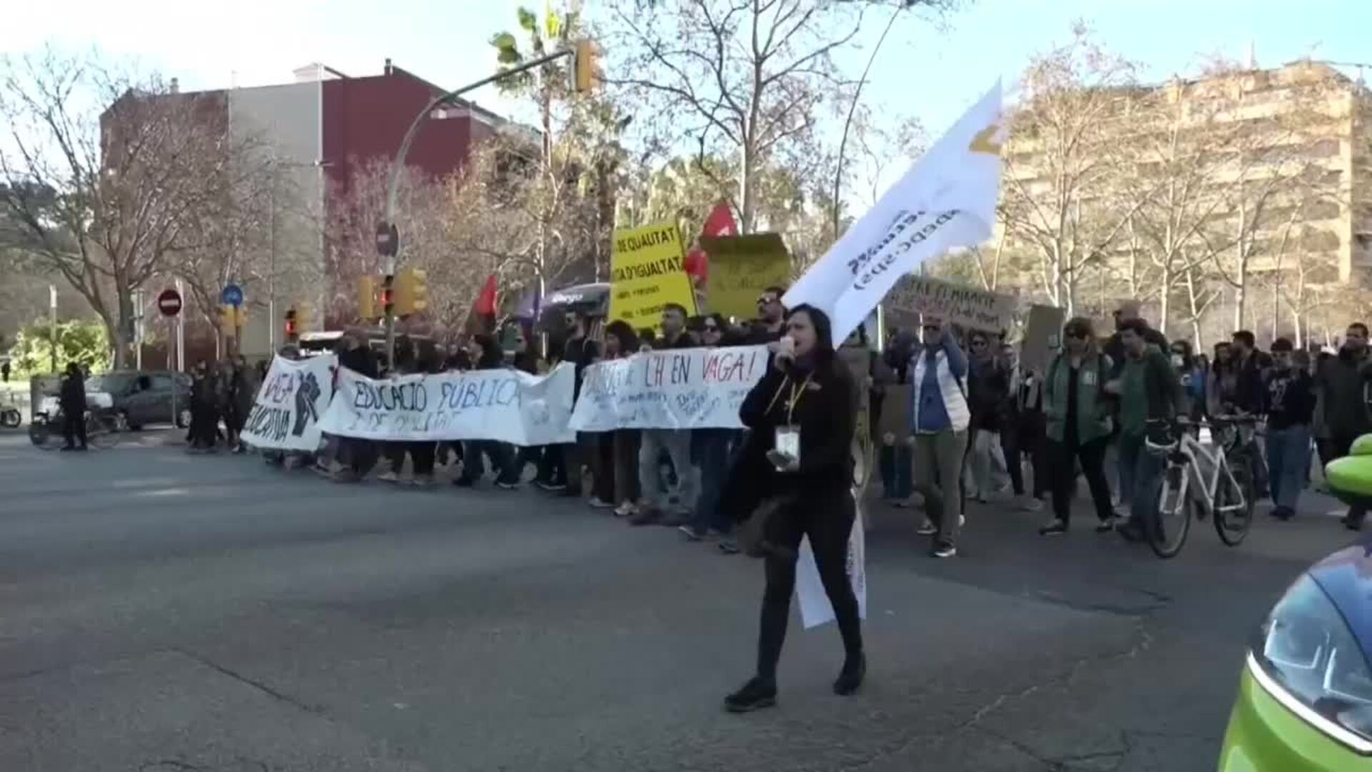 Los docentes protestan para reclamar mejoras salariales y laborales