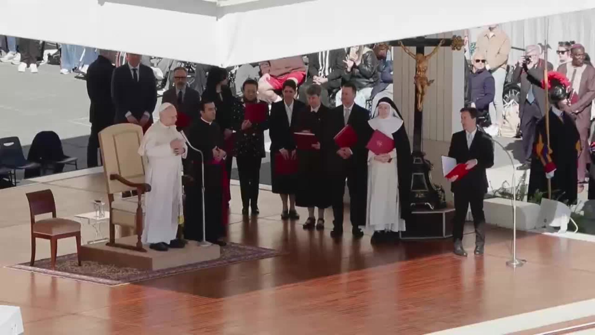 León XIV anima a dar gracias y rezar por la paz ante peregrinos en San ...