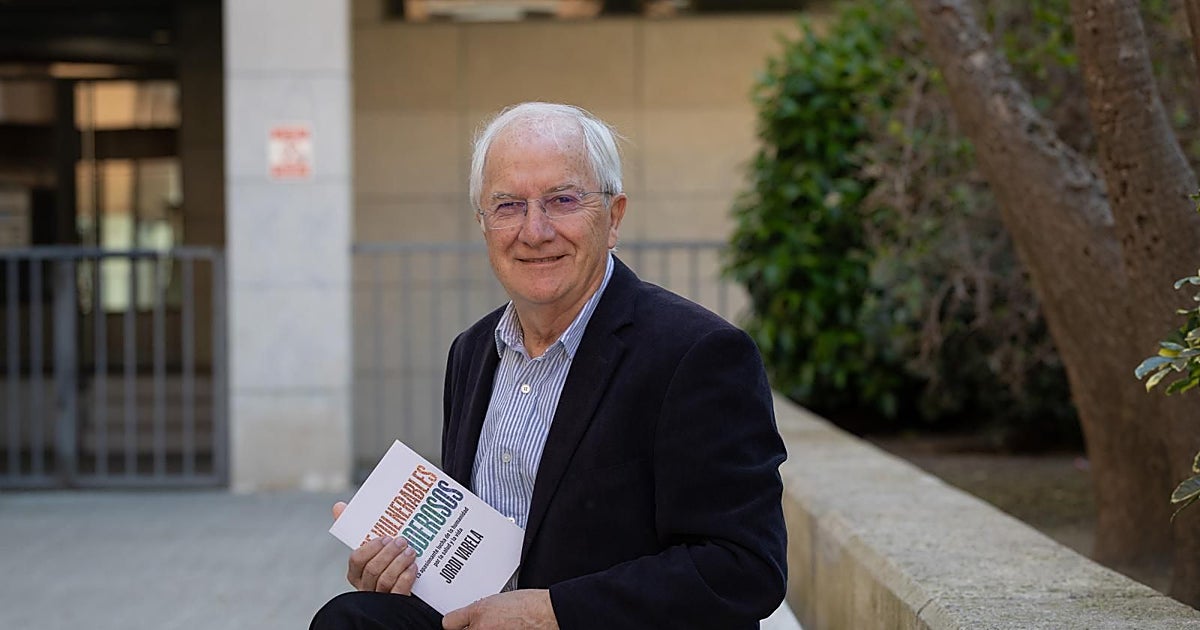 Jordi Varela, médico y gestor: «El sistema sanitario está desenfocado, cura pero no cuida»