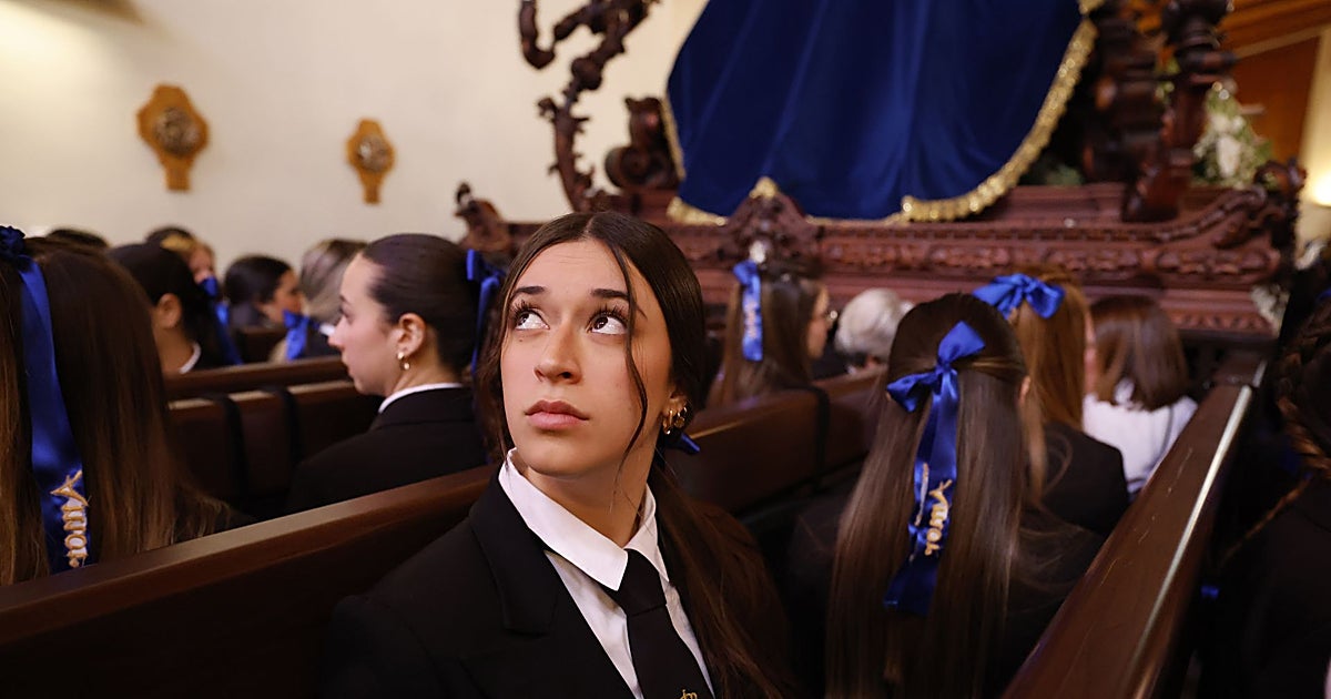 Rafael Moreno y Mª Jesús Cala, autores de 'Costaleras': «La incorporación de las mujeres en la Semana Santa no rompe la tradición, sino que la amplia»