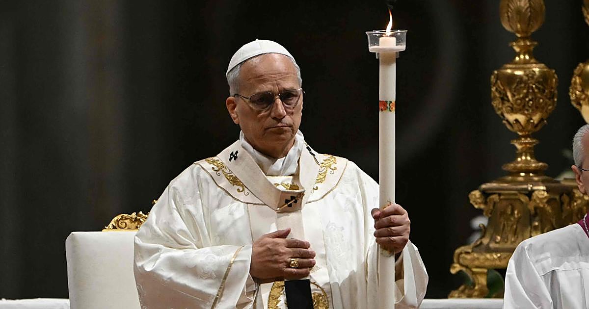 León XIV en la Vigilia Pascual: «No dejemos que nos paralicen la guerra, la injusticia y el aislamiento entre pueblos y naciones»