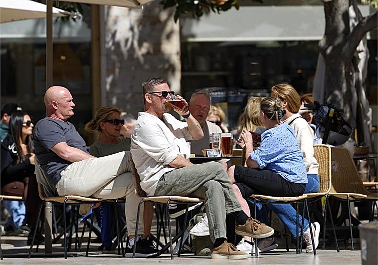 El BOE lo confirma: esta es la fecha del próximo puente en España tras la Semana Santa