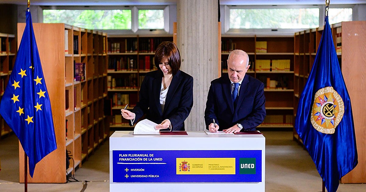 El Gobierno amplía en 20.000 las plazas de la UNED mientras frena por ley el crecimiento de la privada