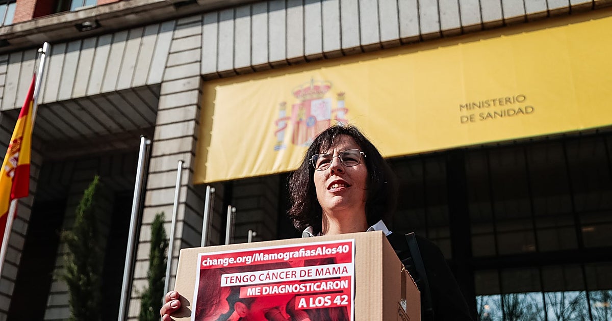 Sanidad estudiará cuántas jóvenes tienen cáncer de mama, pero no prevé cribados a los 40