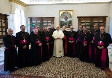 Las denuncias por abusos sexuales y de poder apartan de su cargo al secretario general de los obispos peruanos