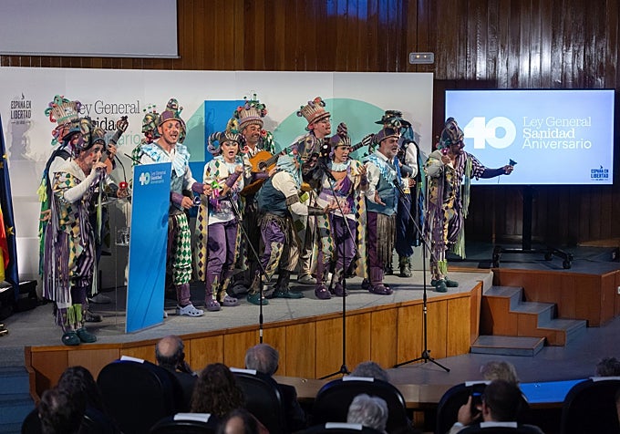 Actuación de la comparsa ganadora del Carnaval de Cádiz.