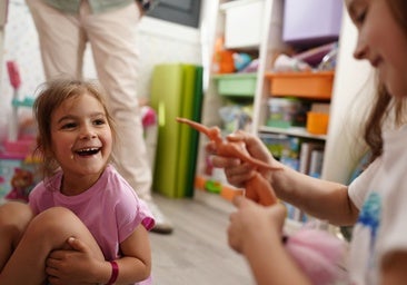 La niña que inspira un fármaco contra la parálisis cerebral