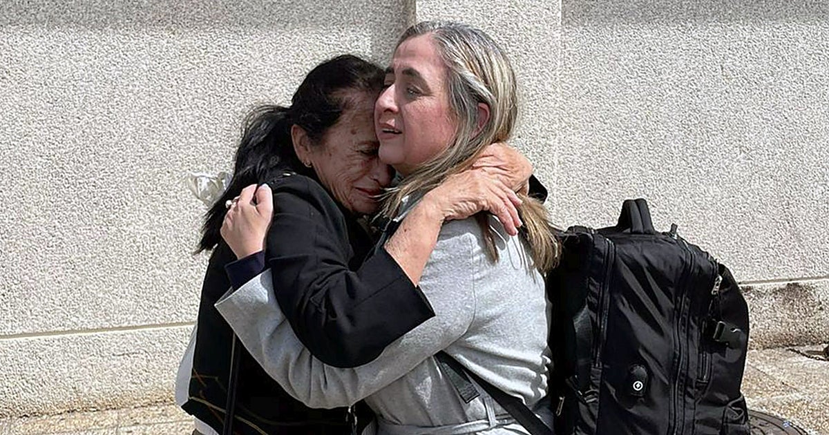 Dada en adopción al nacer, se reencuentra con su madre biológica a los 54 años: «¡Eres tú, eres tú. Es un milagro!»