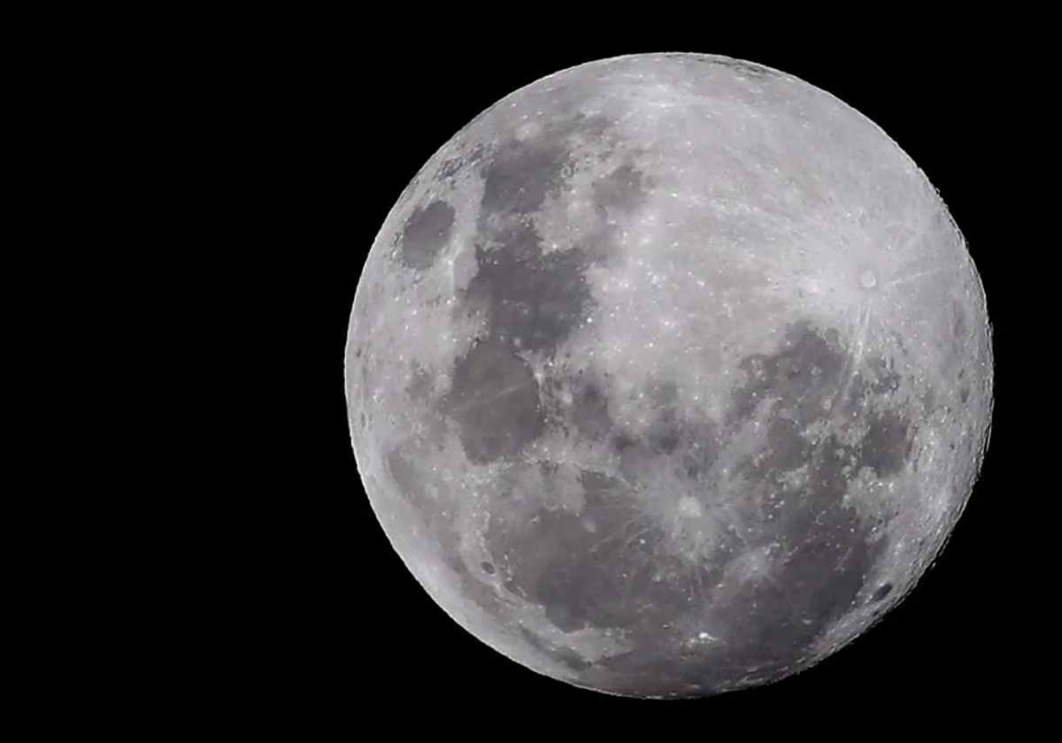 La Luna de las Flores iluminará el cielo este viernes mientras la NASA impulsa el regreso humano al satélite — image 3