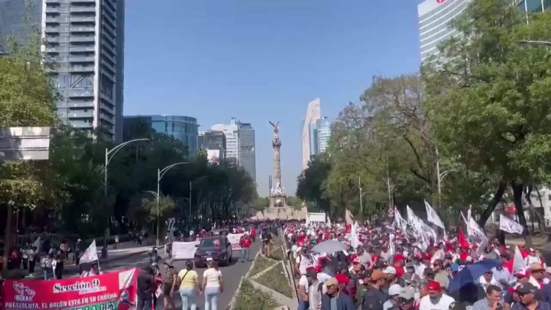 Miles de trabajadores mexicanos inician marcha multitudinaria por el ...