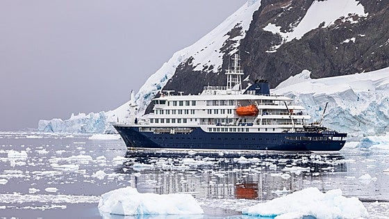 Cómo es viajar en el crucero Hondius, el barco en el que tres pasajeros han muerto por hantavirus: 40 días por casi 25.000 euros