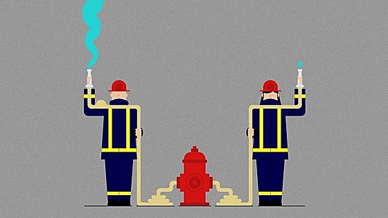 De la primera bombera en 1981 a una representación del 4%: por qué apenas hay mujeres en el cuerpo