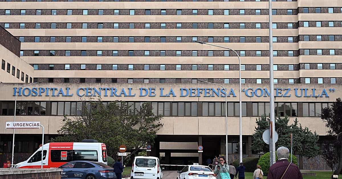 Los pacientes del Gómez Ulla, entre el respeto y la resignación: «Hemos venido con mascarilla por si acaso»