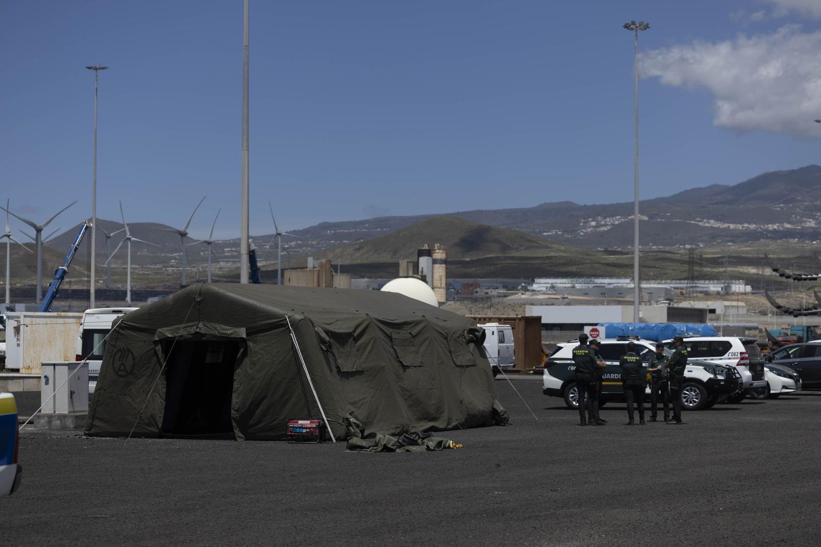 La Guardia Civil, ante el desembarco en Tenerife: «Nos piden usar los EPIs de las pateras para un riesgo biológico»