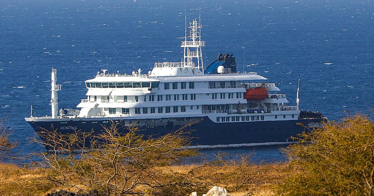 Hantavirus, llegada del crucero MV Hondius a Canarias y última hora en directo: evacuación de los contagiados, muertos, casos y noticias del barco desde Tenerife hoy