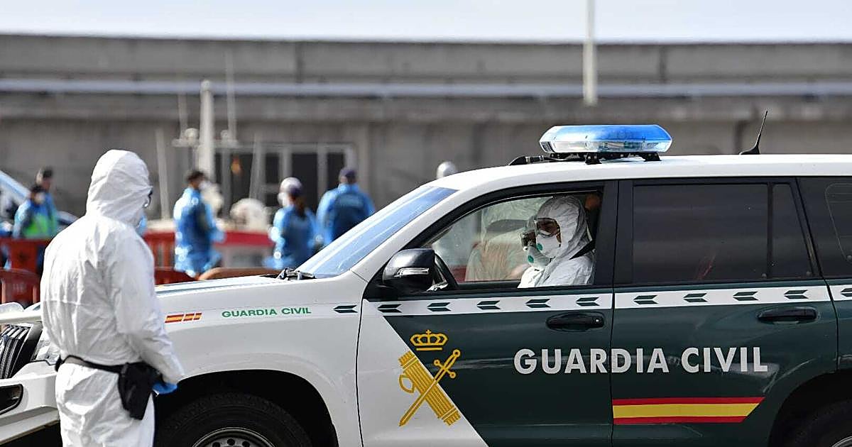Muere de un infarto un guardia civil durante el operativo de evacuación del crucero con hantavirus en Tenerife