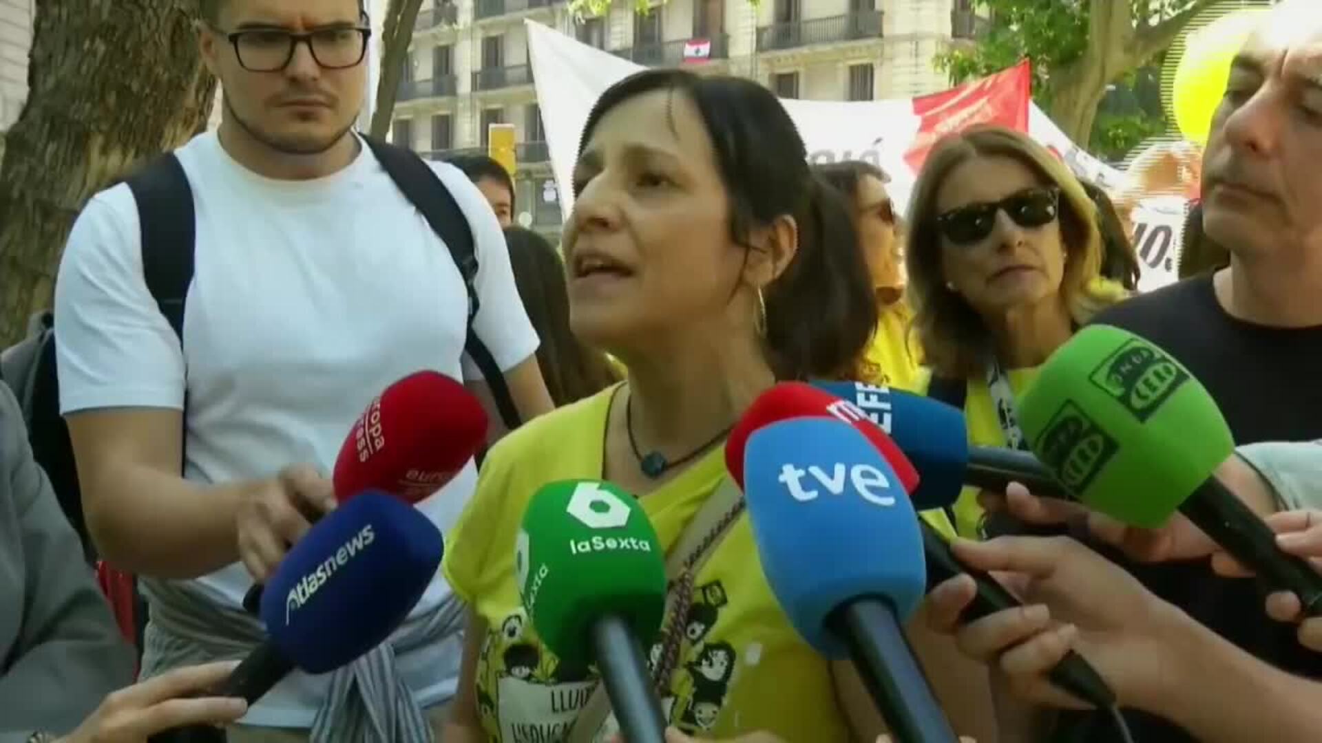 Unos 26.000 docentes reclaman mejoras salariales y laborales por el ...