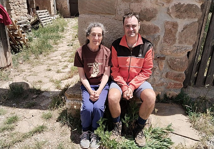 Pilar Mallén nació en esta masada de las Pupilas, en Allepuz (Teruel) y su hijo Ignacio quiso regresar de Barcelona a vivir en la propiedad materna.