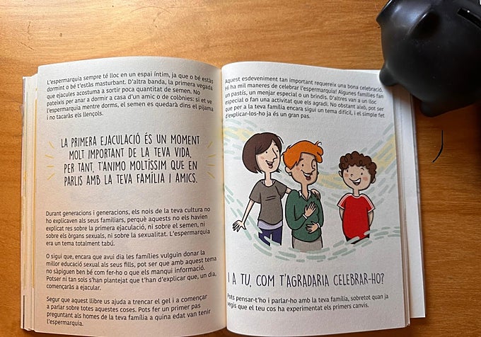 Páginas en las que se anima a los alumnos a celebrar en familia su primera eyaculación.
