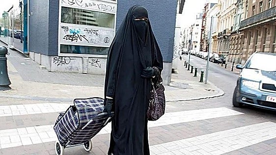 El Congreso tiene seis meses para decidir si prohíbe el burka y el niqab en espacios públicos