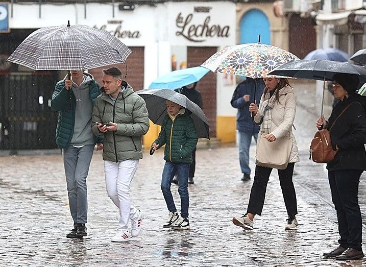 La Aemet avisa a España de la llegada de fuertes lluvias y tormentas: estas son las zonas afectadas por la vaguada