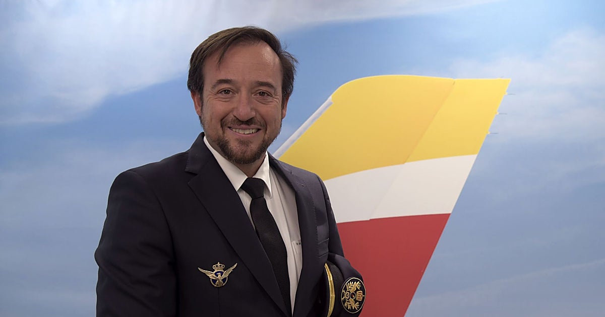 «Sentiré la misma responsabilidad que en cualquier otro vuelo, pero, como católico, es un regalo llevar al Papa»