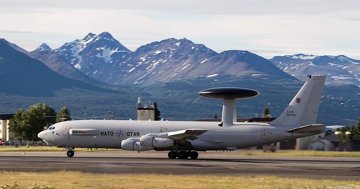Un avión espía AWACS de la OTAN blindará el espacio aéreo español en la visita del Papa