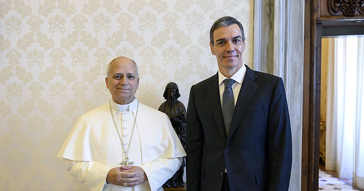 Sánchez se pone a la sombra del Papa para huir de la corrupción