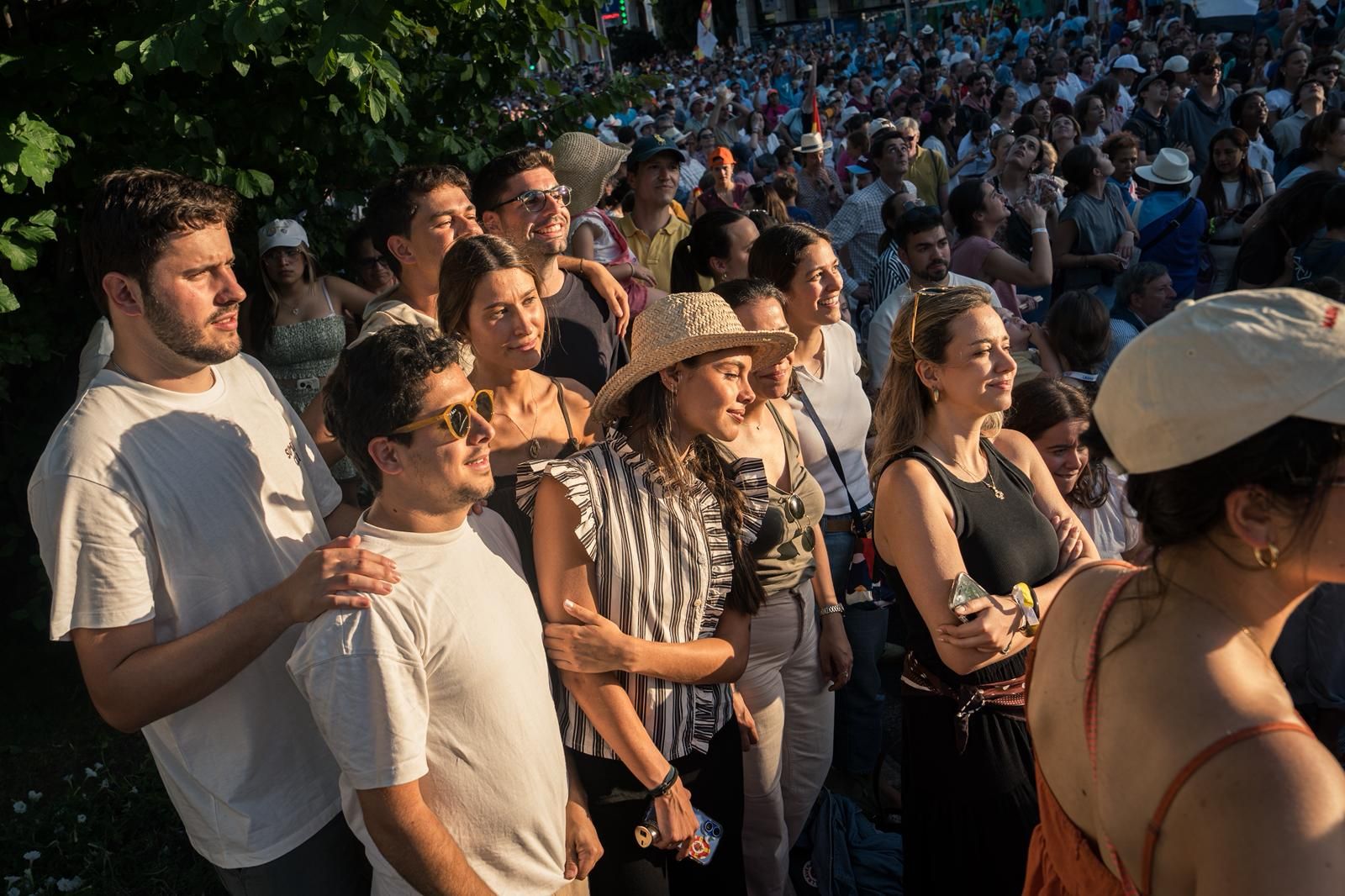 Cantos, alabanza y mucha oración: así se vivió la vigilia de los jóvenes con el Papa en comunidad