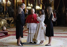 El regalo de un Papa a Isabel II, productos asturianos y un coro inesperado: las anécdotas de León XIV con la Familia Real